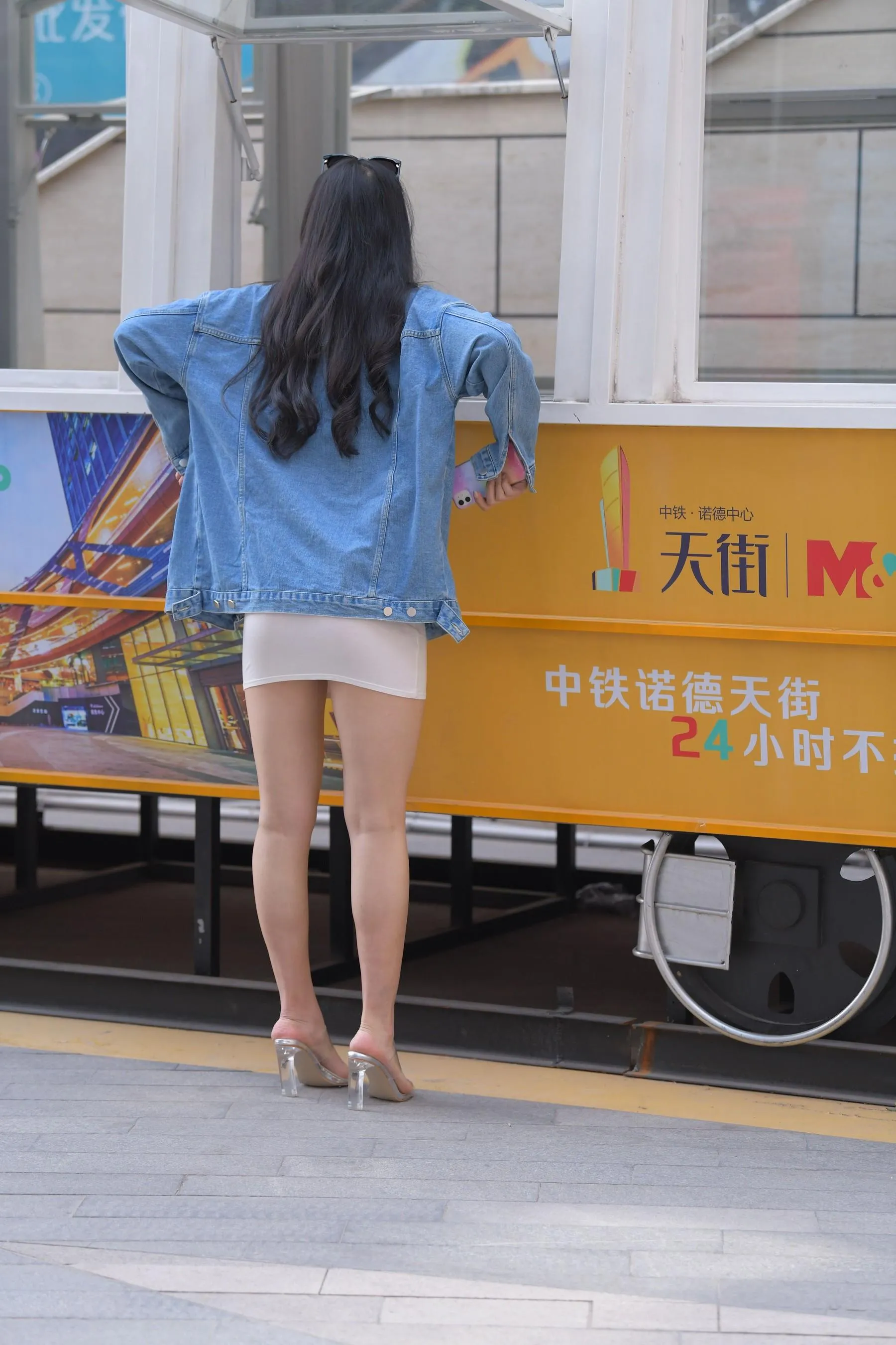 [魔镜街拍] NO.014 超性感白色包臀裙美女 [490P]插图7